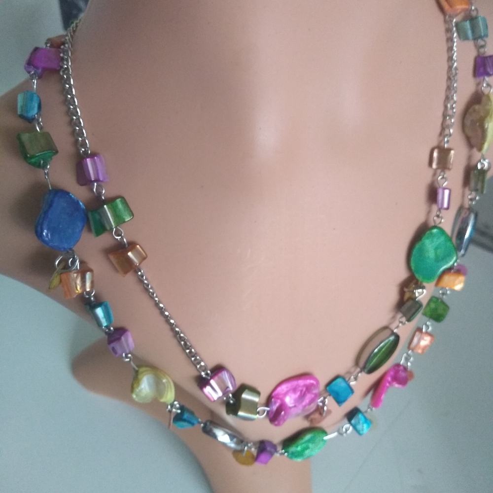 Colorfull Shell Necklace and Earring Set. - Picture 5 of 8